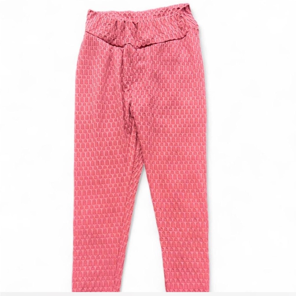 ✨ NY Invasion pink leggings with a unique design✨